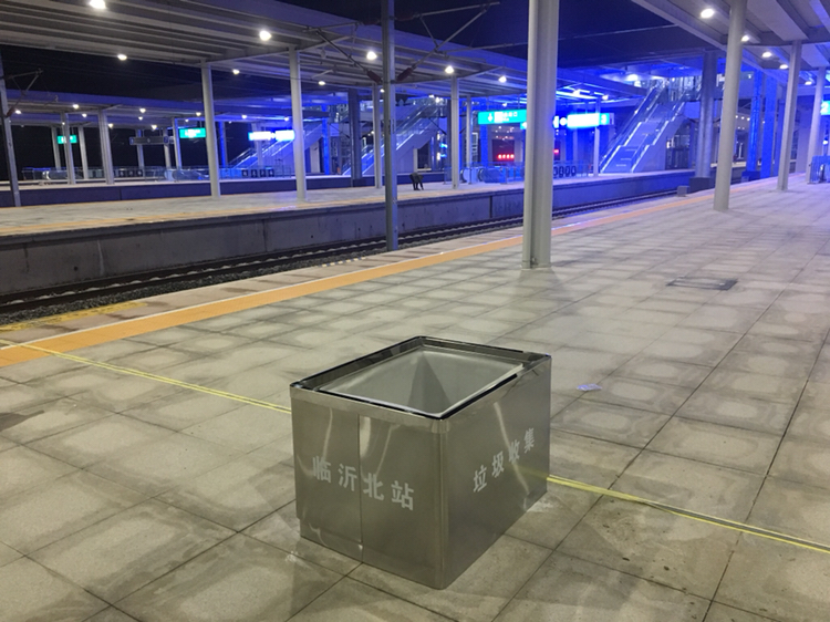站台垃圾桶当临沂北站的管理人员对货物进行验收后,纷纷夸赞鑫金邦的