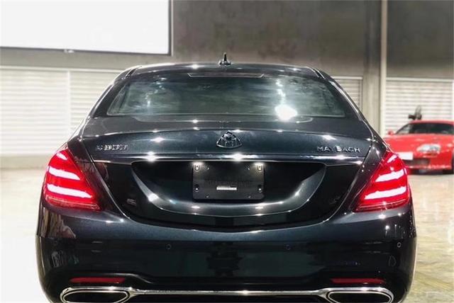 原创迈巴赫s800加长版全国仅一台,车长5.98米,就差没装卫生间