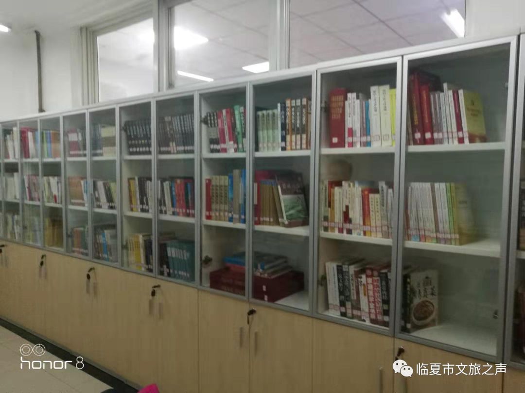 原创| 临夏市图书馆指导机关图书管理 打通阅读服务最后一公里