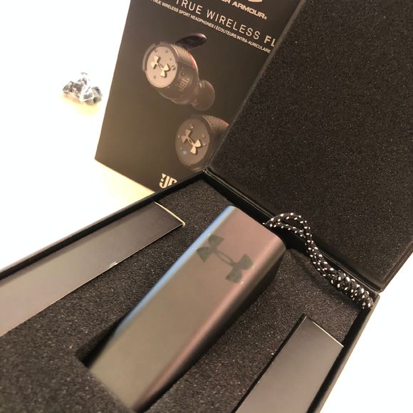 jbl ua安德玛flash小黑盒真无线蓝牙耳机怎么样?