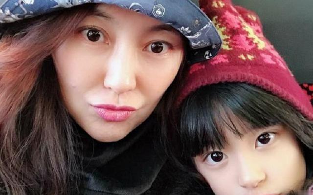 被称为"最美小昭"的她,嫁豪门后生双胞胎,41岁素颜仍美艳动人_陈秀丽