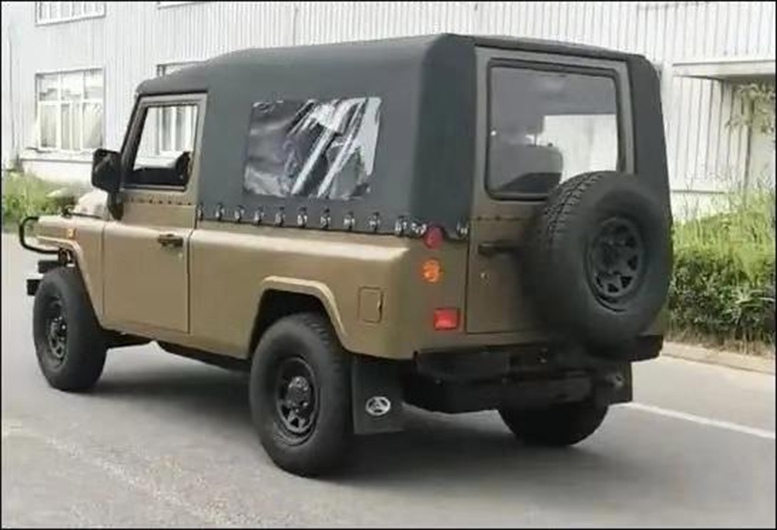 北汽制造新底盘3门版212实车曝光搭载三菱15t国六发动机