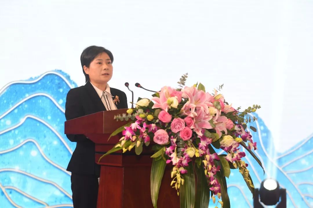 湖北省文化和旅游厅党组书记,厅长雷文洁表示,建设长江国际黄金旅游带