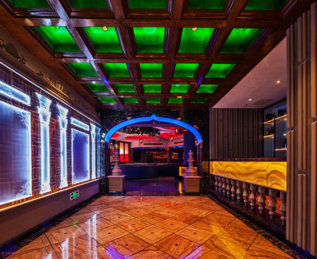 杨彦:成都岷山演绎吧设计