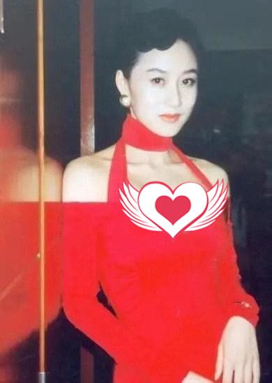 李连杰16岁小女儿晒照,化浓妆穿上万礼服成熟老气,模样太不像妈_利智