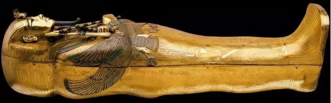 木乃伊做好之后,有钱人会把它放在墓棺里.