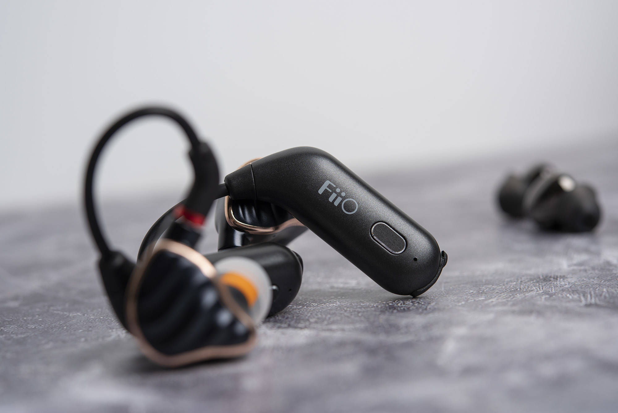 原创 进化真无线,飞傲utws1让发烧耳机摆脱有线束缚