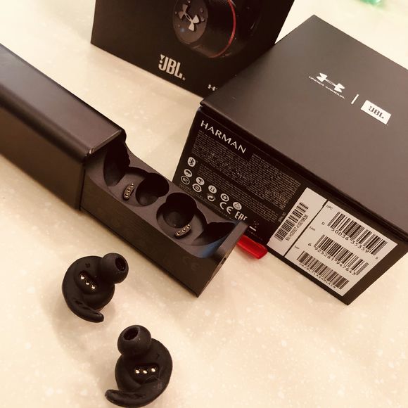 jblua安德玛flash小黑盒真无线蓝牙耳机怎么样来个评测和真假辨别教程