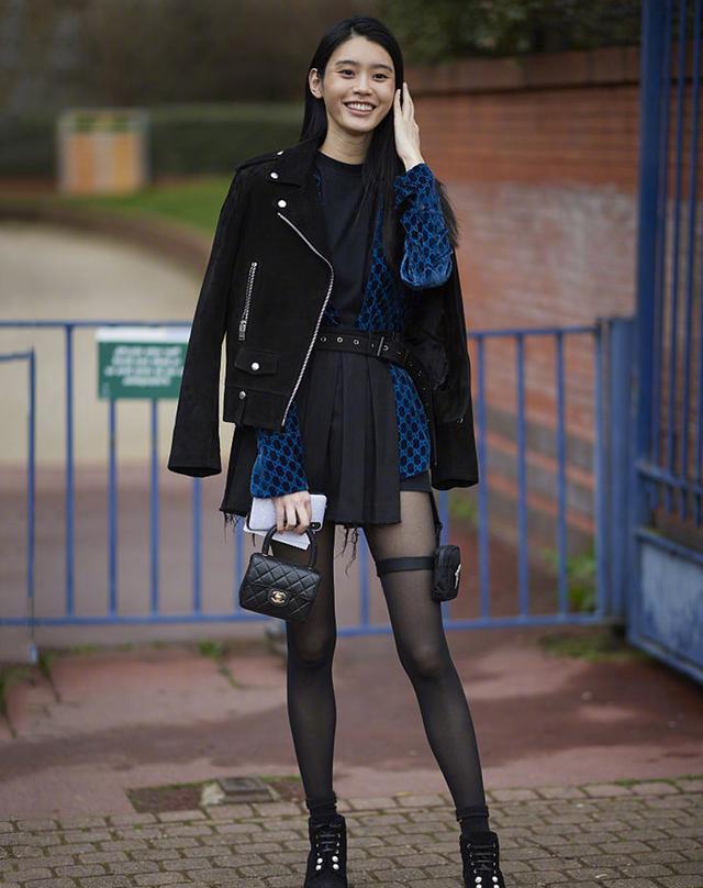 原创裴珠泫穿西装成大佬,配双丝袜凹出大长腿,小个子别学她!