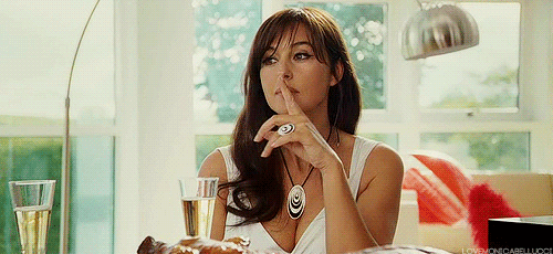 比如莫妮卡·贝鲁奇的胸