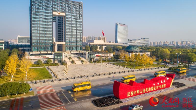 12月7日上午9点15分,湖州市南浔区人民政府向四川省广安市广安区赠与