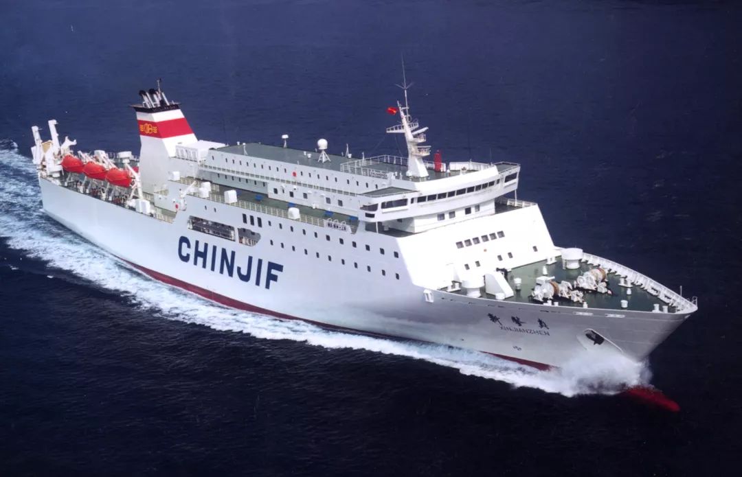 1994年,"新鉴真"轮接替退役的"鉴真"轮,继续在中日航线投入运营.