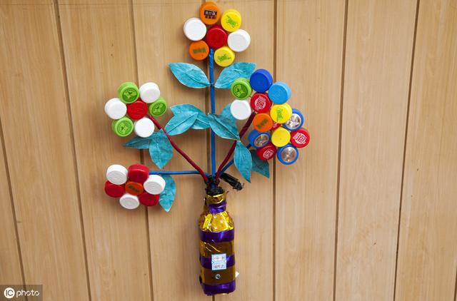 瓶盖别扔,变废为宝给孩子做创意玩具,幼儿园老师手工拿第一名_作品