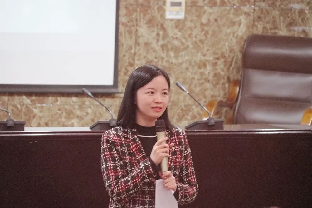 张卓老师对各班的微电影置予好评,她表示,同学们精湛的演技和现场火热