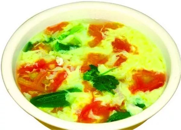 美味汤羹:西红柿鸡蛋汤主食:小米米饭青笋木耳炒百合豆腐烩菜贵妃鸡翅