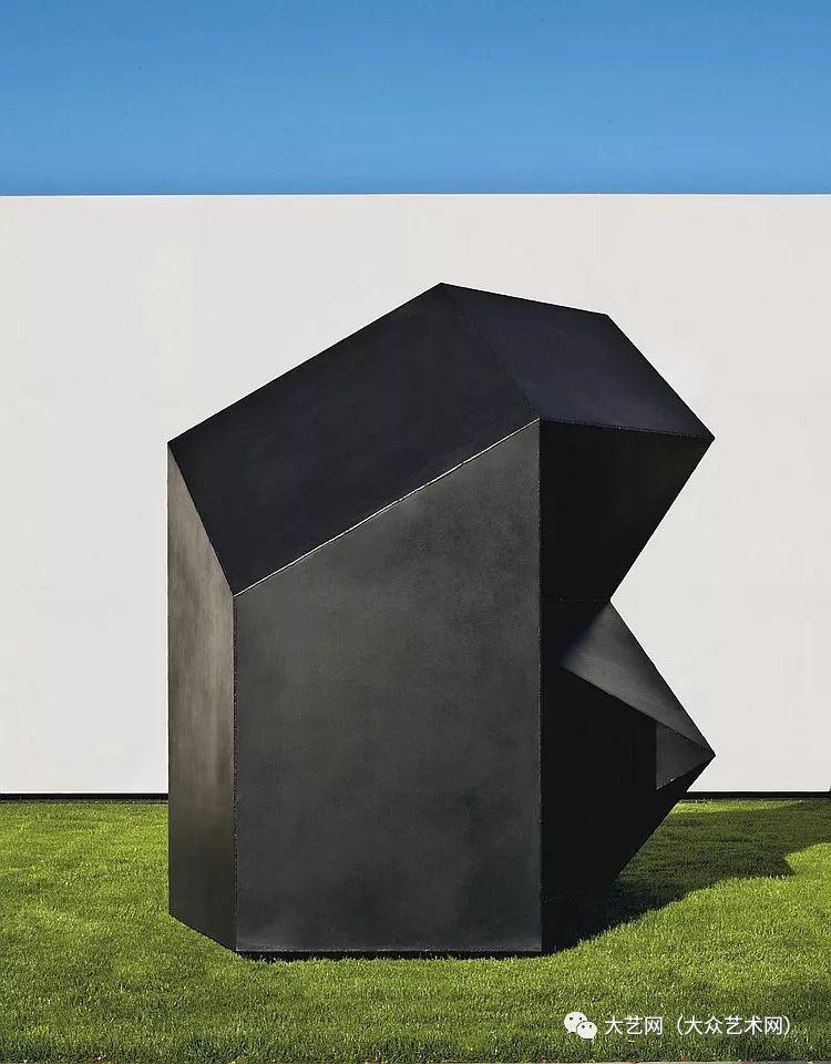 大众艺术网被誉为美国极简主义雕塑先驱人物美国著名当代雕塑家托尼
