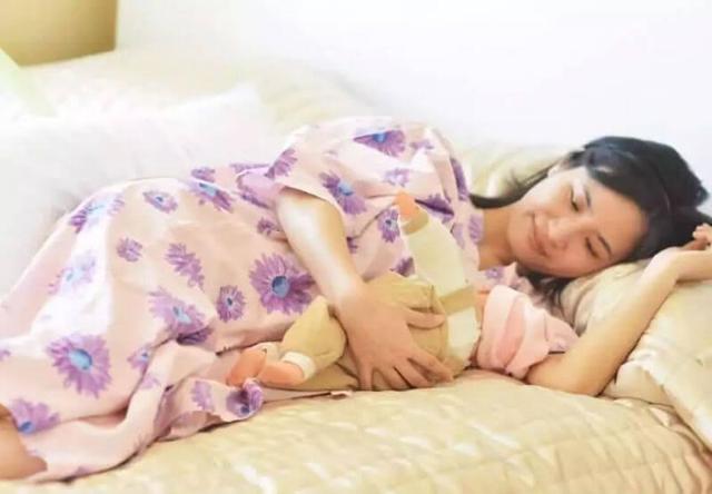 哺乳妈妈喂奶时这个小动作,可能会让宝宝致命