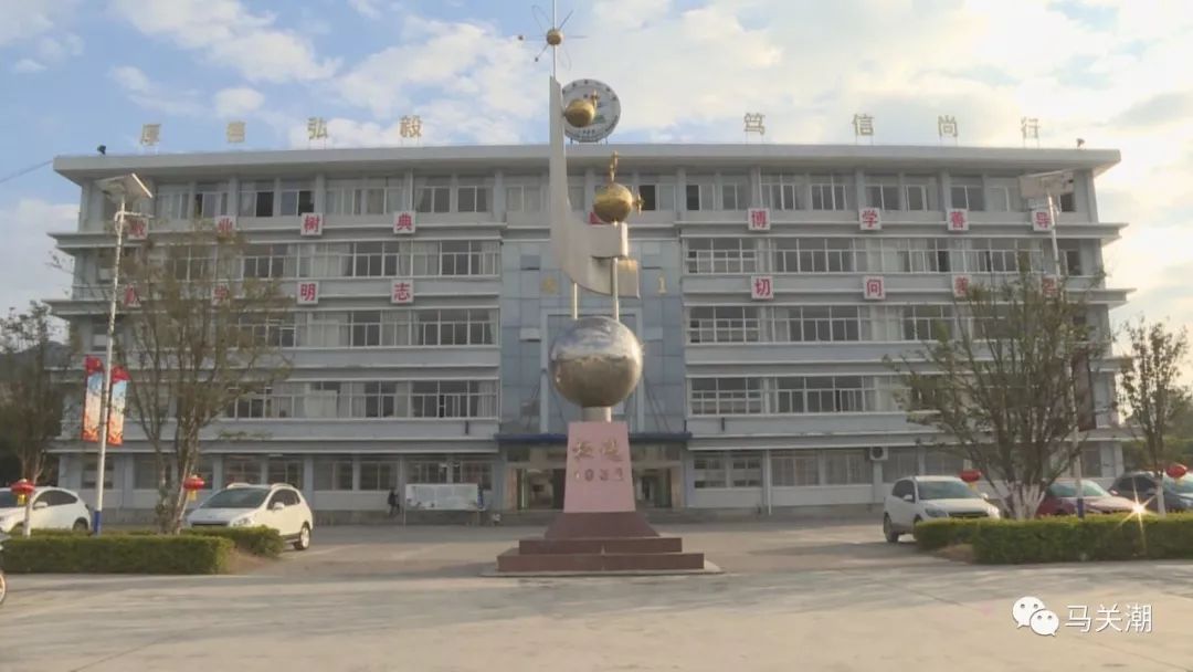 马关1名学生捡到一沓现金,失主快来认领_第一中学