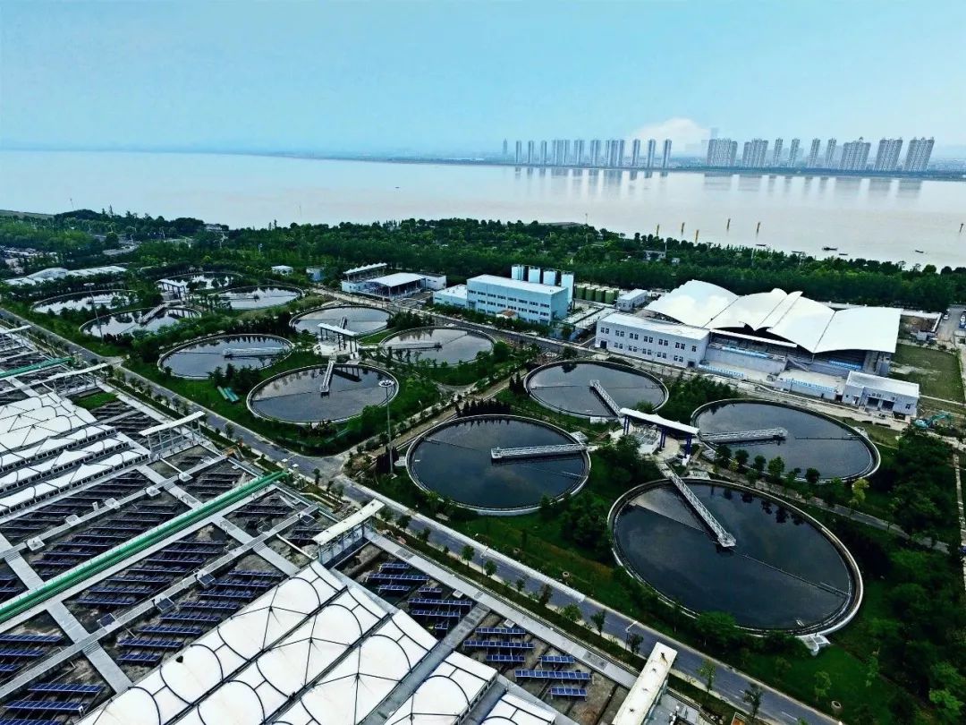 同时在适应城市发展的快速步伐下,为城市提供水源的集水区也面临着