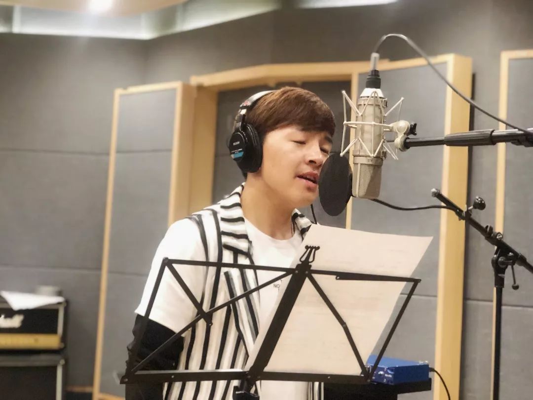 旦增用歌声宣扬人文精神,用自己的实际行动支持自然生态,用歌声带大家