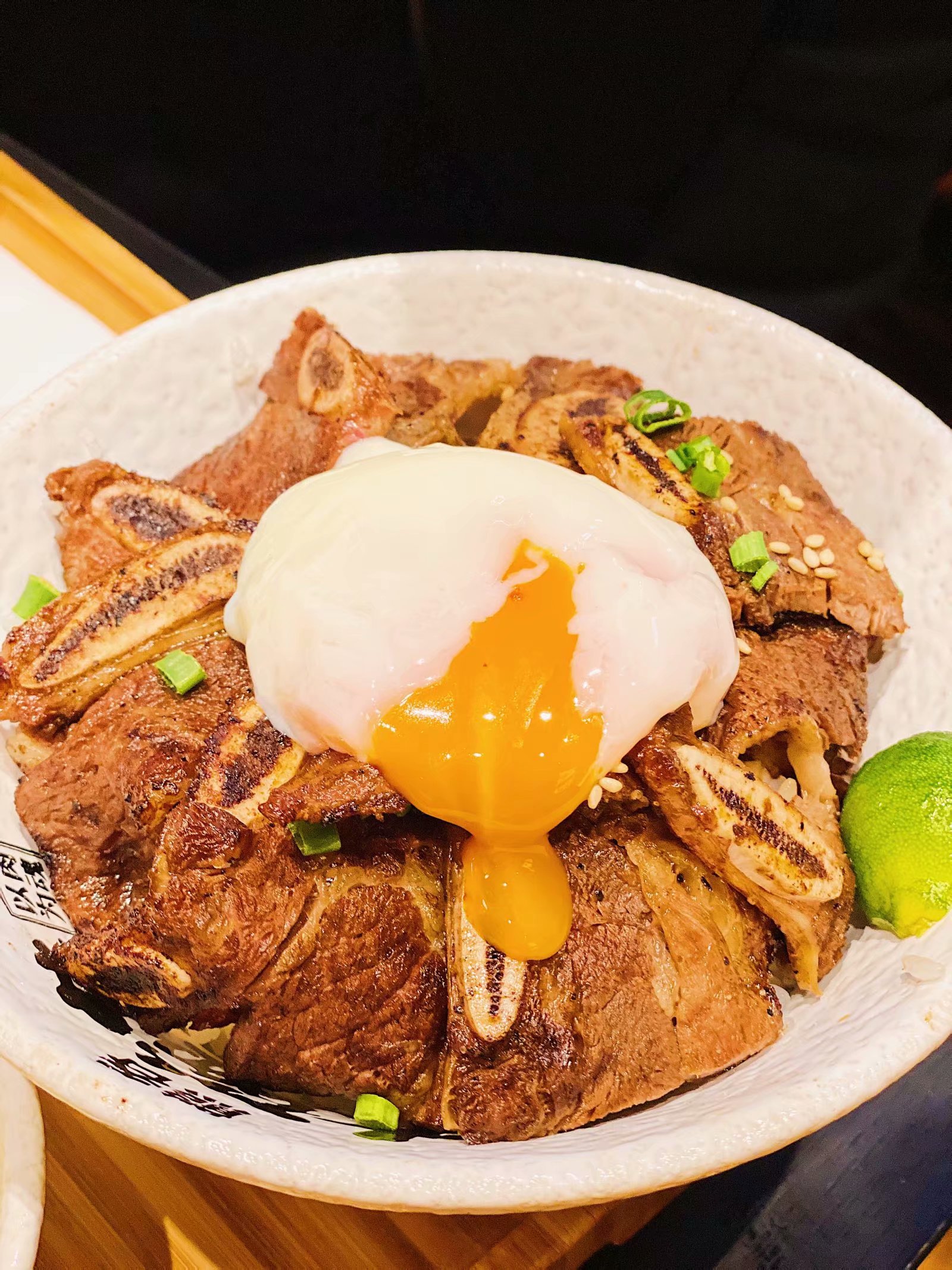 肉肉堆成山的大碗丼来重庆了,这里才是一片肉食天堂