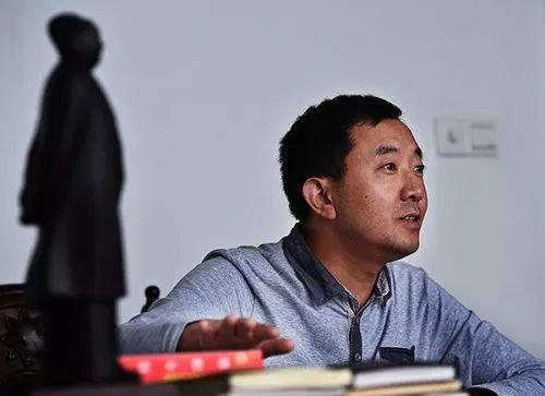 50万百姓求其留任,他却转场公益_陈行