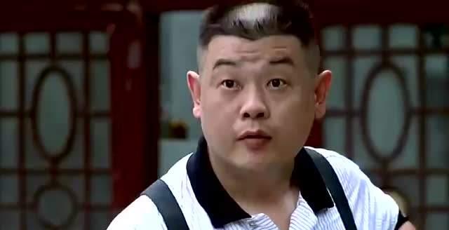 那年傅彪从深圳拍完电视剧《广告人》回来,接到《摇啊摇,摇到外婆桥》