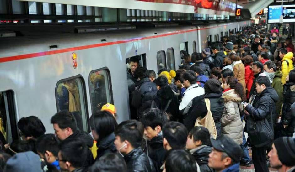 北京地铁拥堵图片