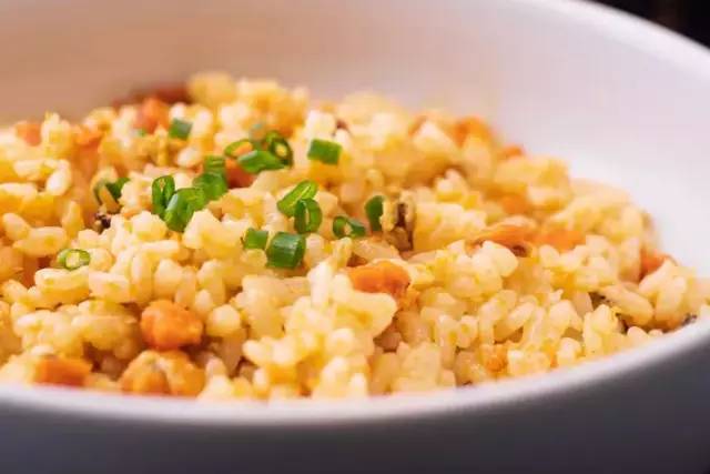 蟹粉满满的秃黄油膏黄醇香蟹肉酥软拌饭太好吃了