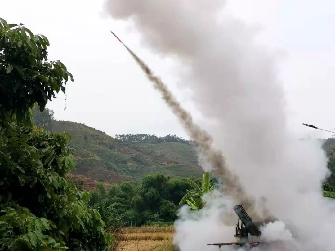 气象部门实施人工增雨作业云霄迎来久违降雨