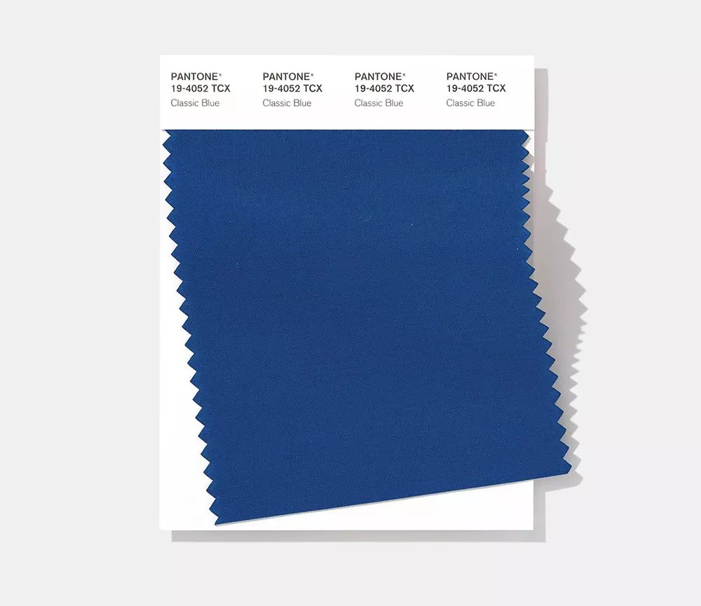 经典蓝是蓝莓,百事可乐易拉罐和天空「在一天结束时的美丽颜色」,潘通