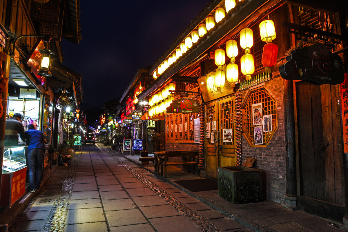 最后一条保留原貌的古街,比宽窄巷子更复古,知道的人并不多_都江堰