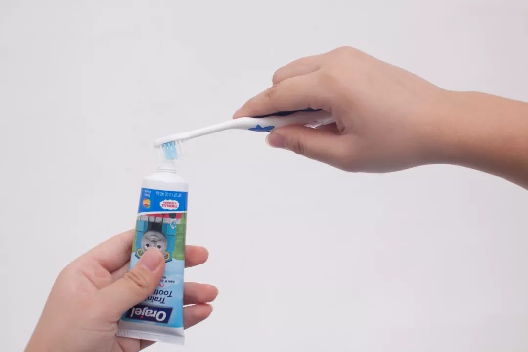 挤牙膏的方法