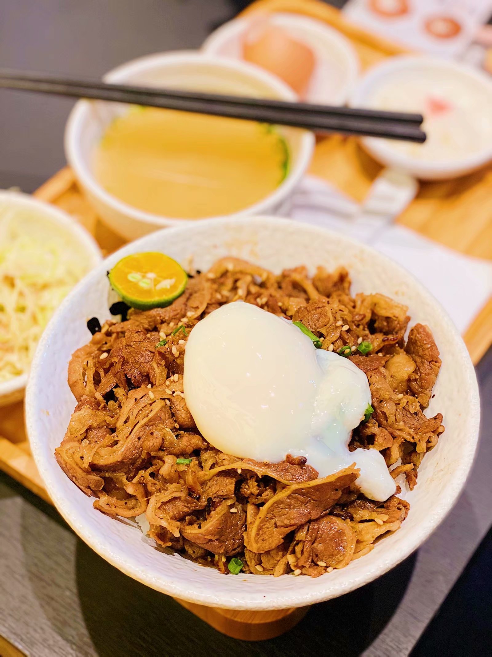肉肉堆成山的大碗丼来重庆了这里才是一片肉食天堂