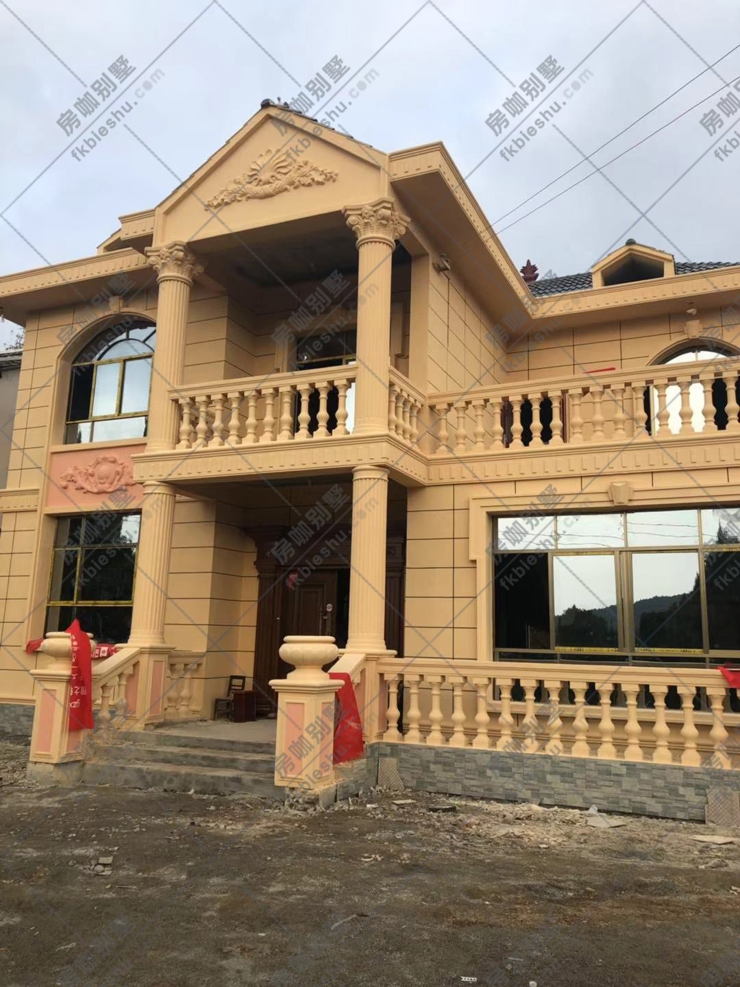 两种户型对比,房子装修用真石漆好还是瓷砖好?