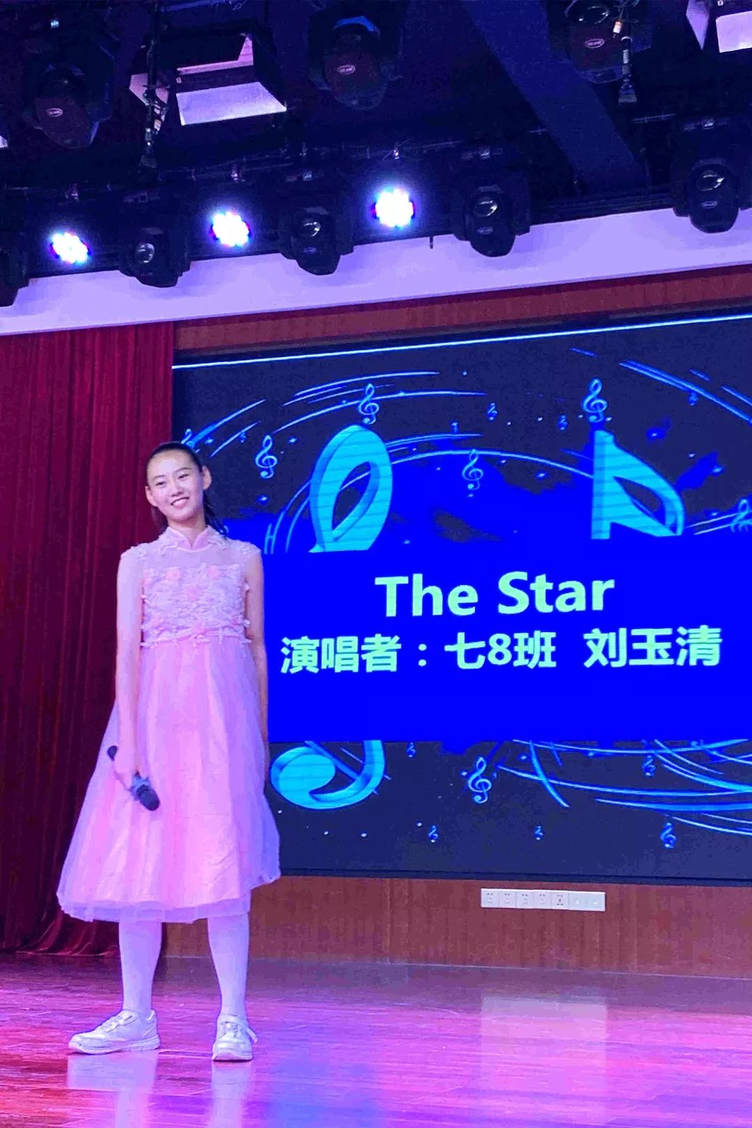 七(8)班刘玉清《the star》七(9)班李思诚《binbian病变》七(10)班许