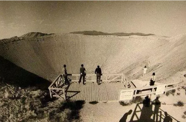 原创原子弹试验时的弹坑是咋样的?4张图揭开真相,看着都觉得害怕