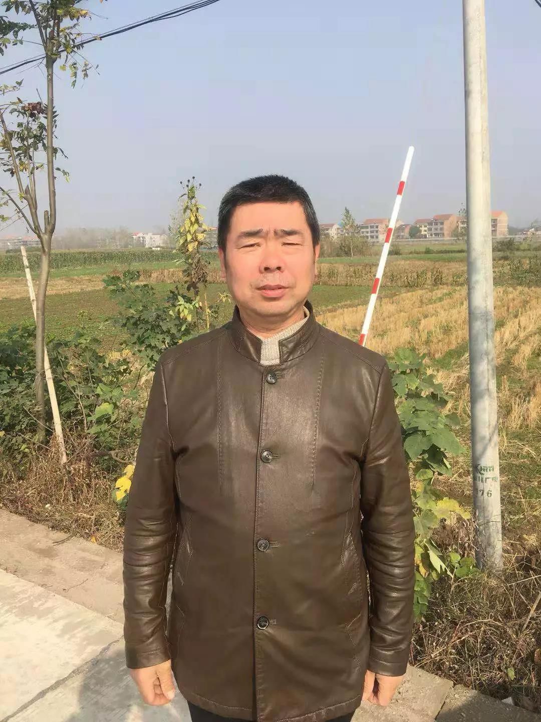 巨款失而复得,中年男人喜极而泣,他拉着赵爱国的手,一个劲地夸赵爱国