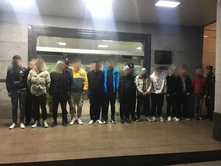 胆太肥萍乡步行街一酒吧内打架现场抓获20余人