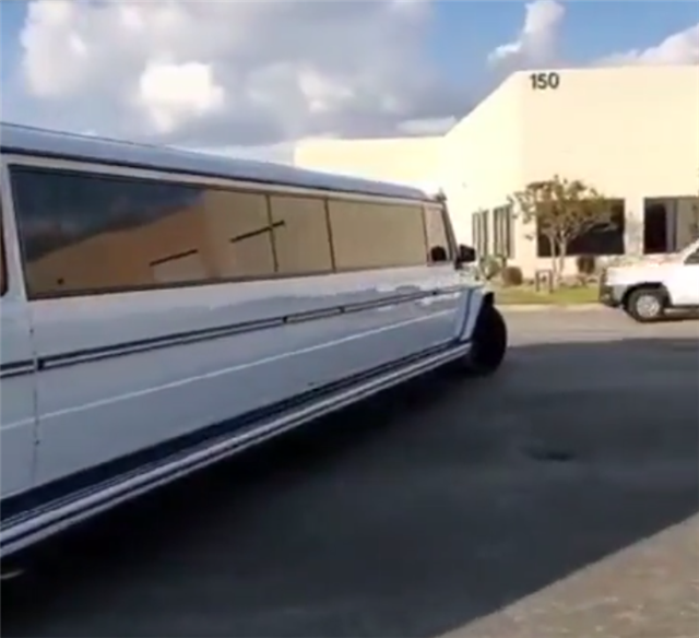 定制1900万巴博斯长10米全车双拼色全球仅1台c证开不了