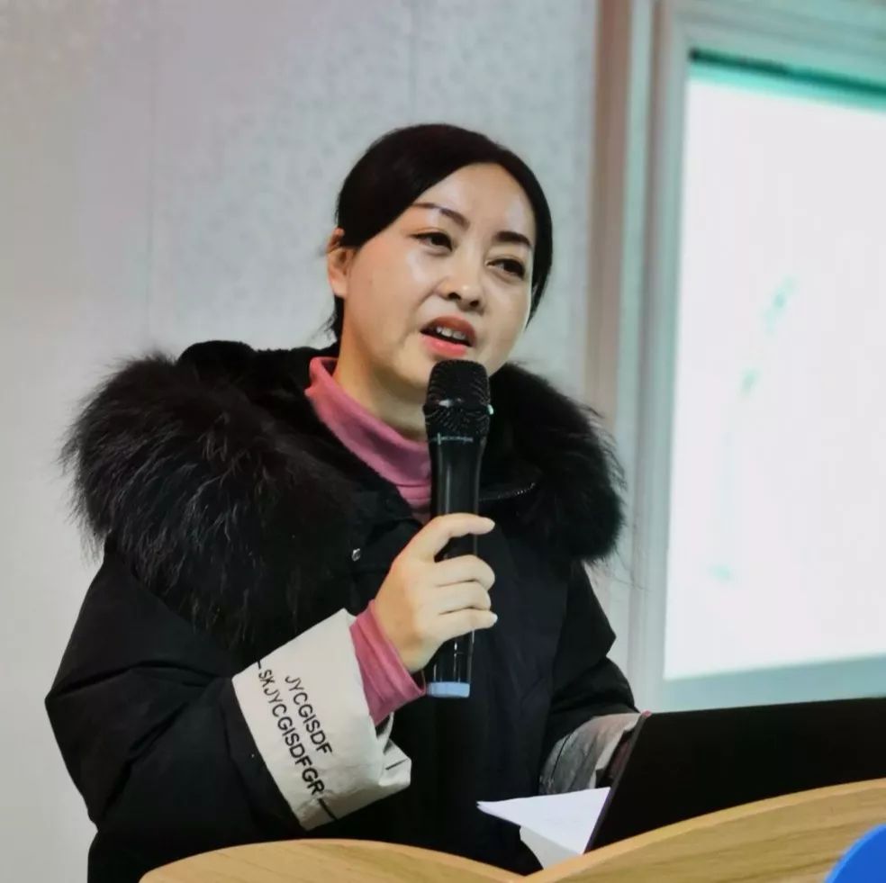 园长黄欣对老师们的分享做出了高度的评价,肯定了教师们在环境创设