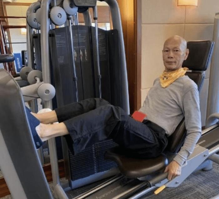 73岁罗家英两度患癌仍坚持健身,汪明荃分享近照状态良好_身体