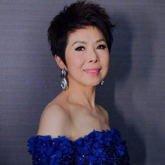 61岁前tvb花旦消失半年终于出现,与老友叙旧 力证精神健康_关菊英