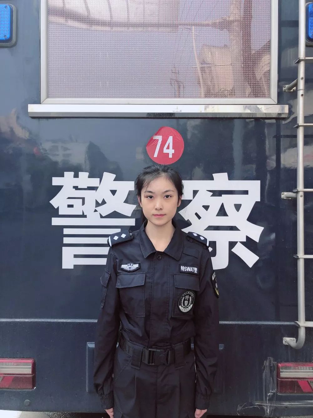她火了:萍乡20岁女警花英姿飒爽,破案侦查样样在行