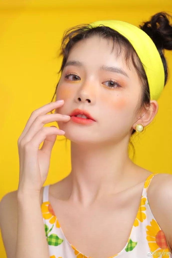 网红界最美女装大佬人设崩塌,压榨员工还卖假药?