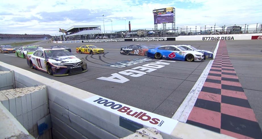 【视频】2019 nascar精彩冲线镜头集锦_赛车