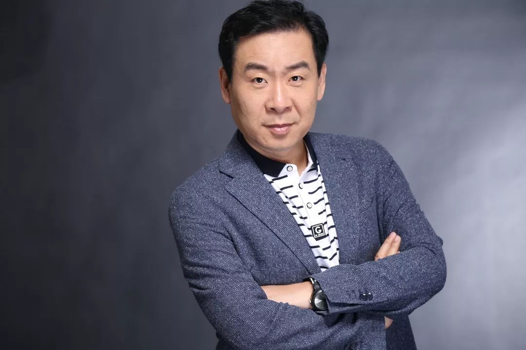 朗读者詹泽用心生活做一个有趣的人