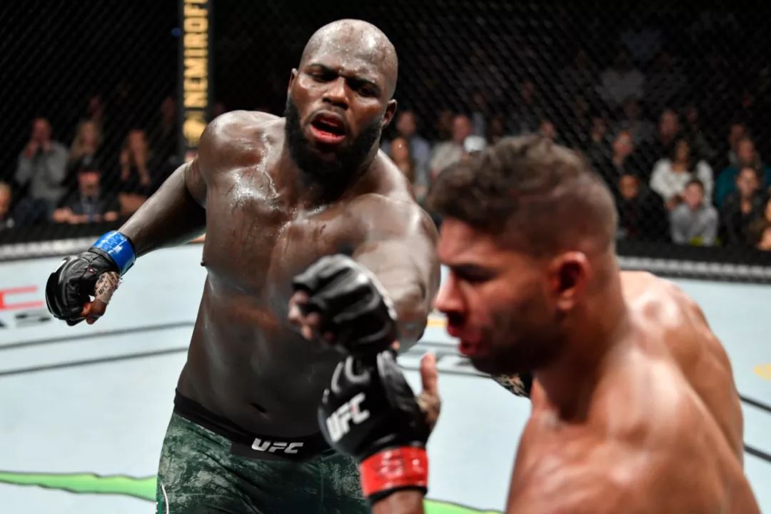 雅伊尔津霍-罗森斯楚克 ko终结 阿里斯泰-欧沃瑞姆头条主赛 重量级一