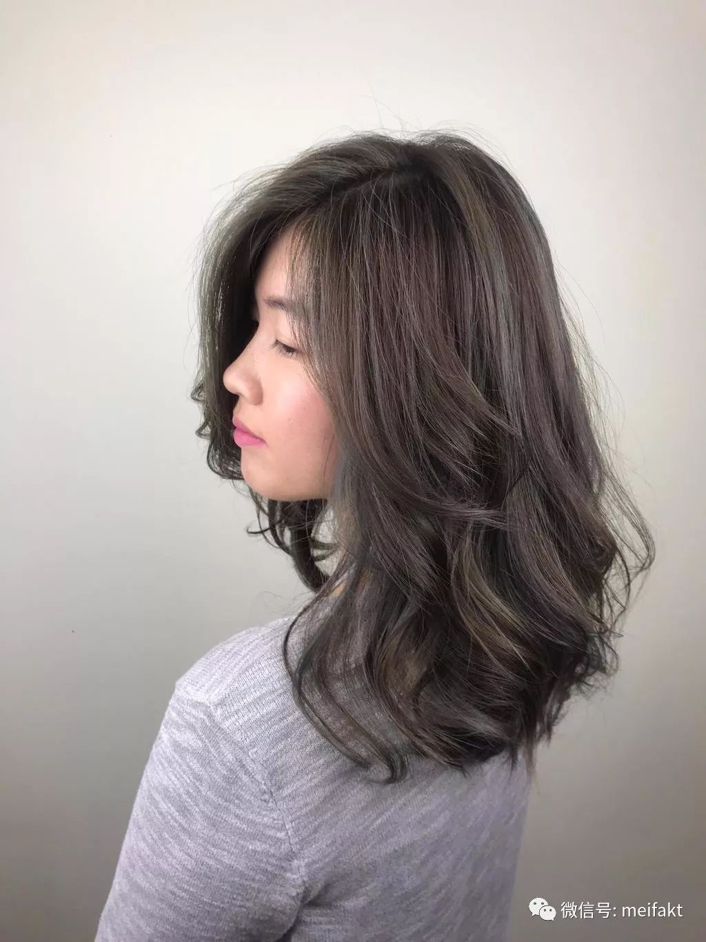 微潮冷萃发色,深发色也能透明又轻盈!