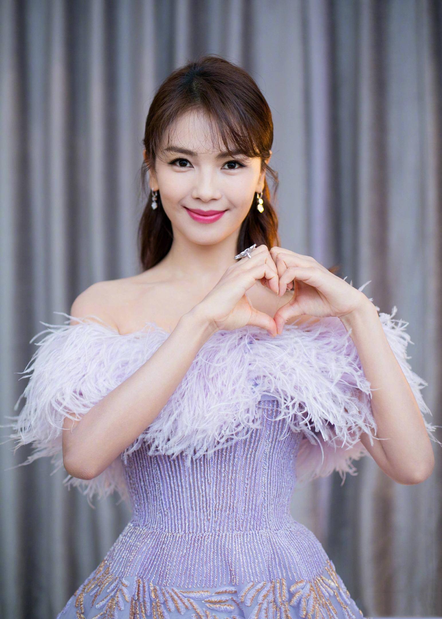 原创多位网友偶遇刘涛拍戏女强人造型曝光新剧搭档杜淳引人期待